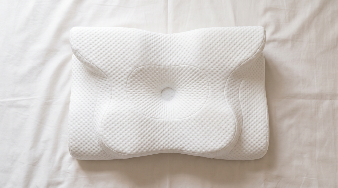 Draufsicht auf ein ergonomisches 4D-Kopfkissen mit Schmetterlingsform